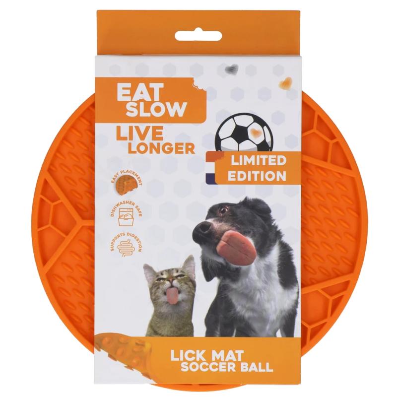 Olizovacia podložka Eat Slow Live Longer Lick Mat Soccer Ball Orange (Limited Edition EC)
