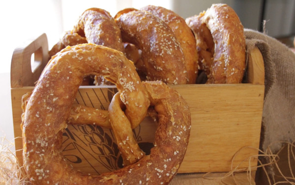 Žuvací pamlsok Bakery Pretzel Small 1